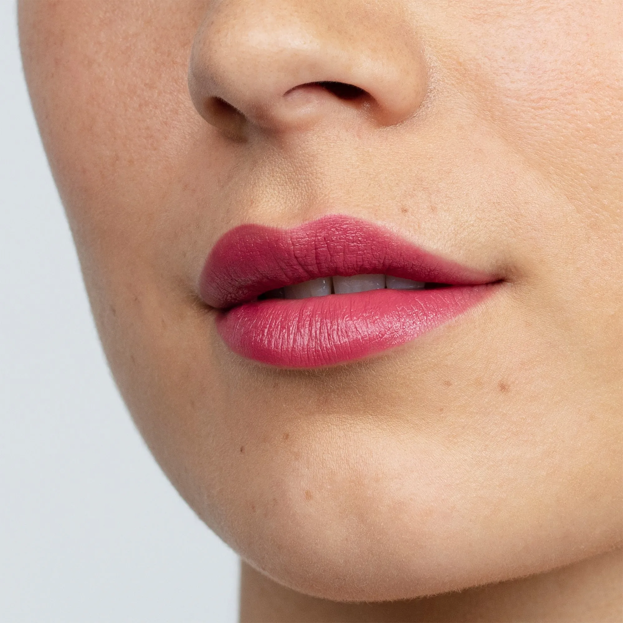 Remarkably Red Moisture-Boost Natural Lipstick 4g